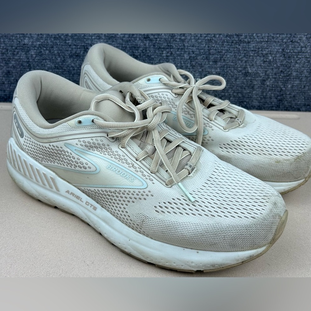 Brooks Shoes Women’s 10 D (Wide) Ariel GTS 23 Ivory/White Running Sneakers